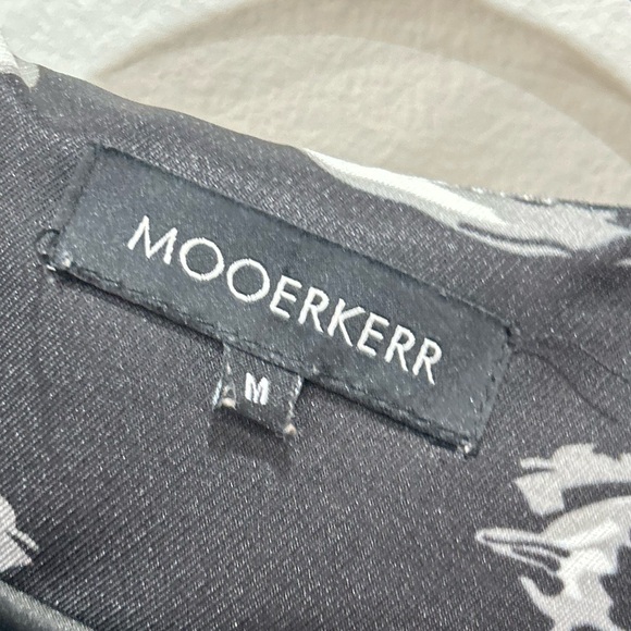 Lovely coat Swan print 🌸 - Picture 3 of 5